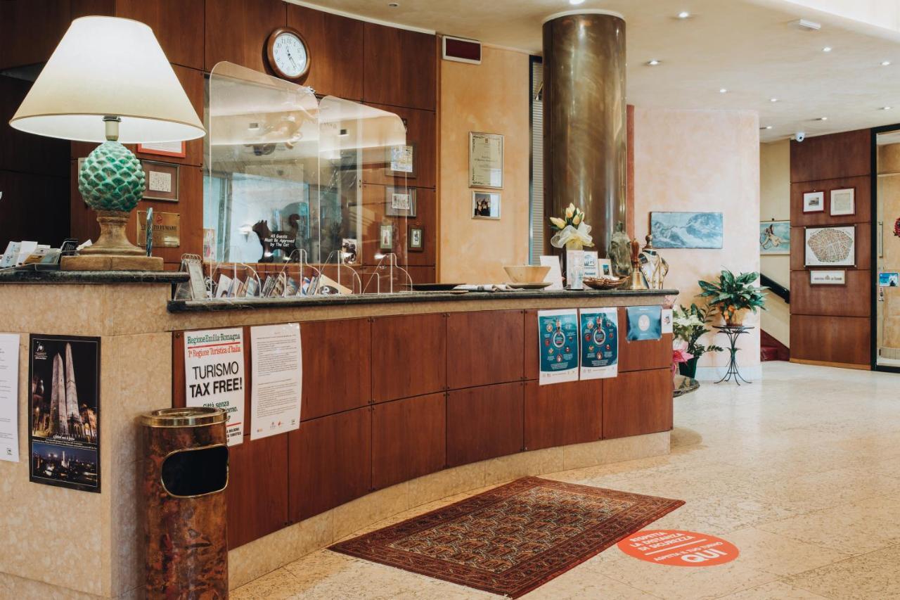 Hotel Alan Анцола дел'Емилия Екстериор снимка