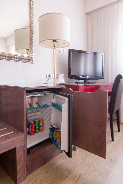 Hotel Alan Анцола дел'Емилия Екстериор снимка