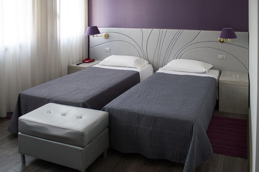 Hotel Alan Анцола дел'Емилия Екстериор снимка