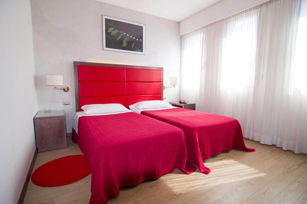 Hotel Alan Анцола дел'Емилия Екстериор снимка