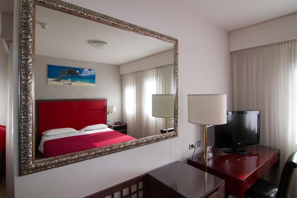 Hotel Alan Анцола дел'Емилия Екстериор снимка