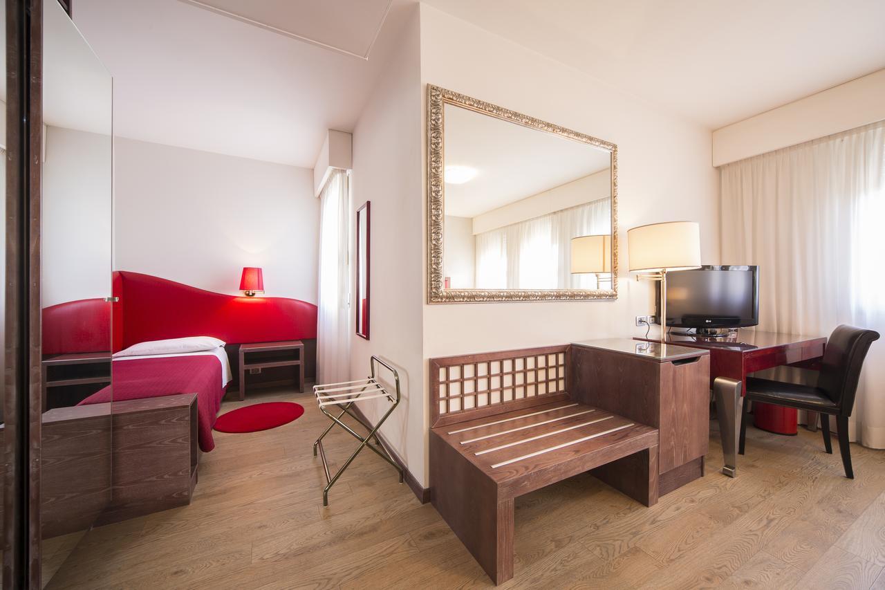 Hotel Alan Анцола дел'Емилия Екстериор снимка