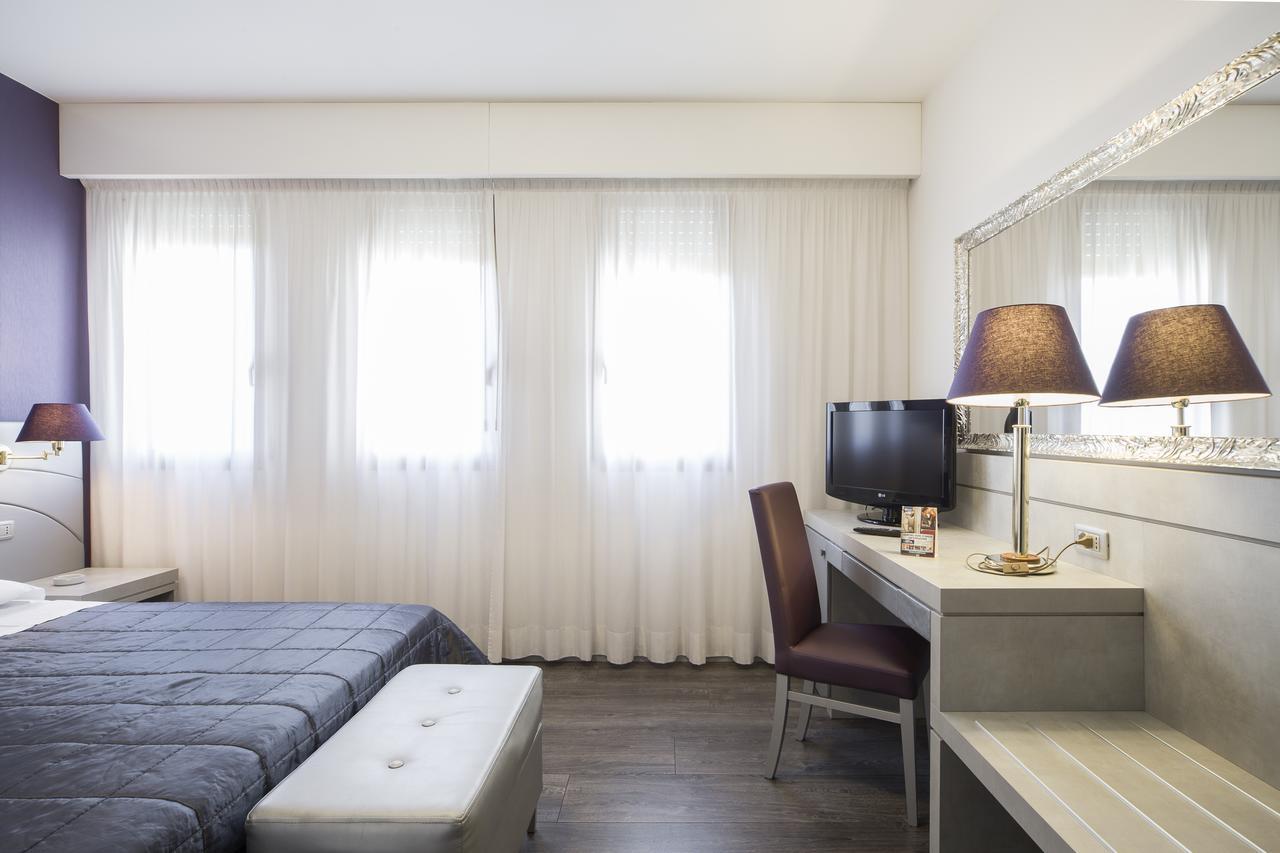 Hotel Alan Анцола дел'Емилия Екстериор снимка