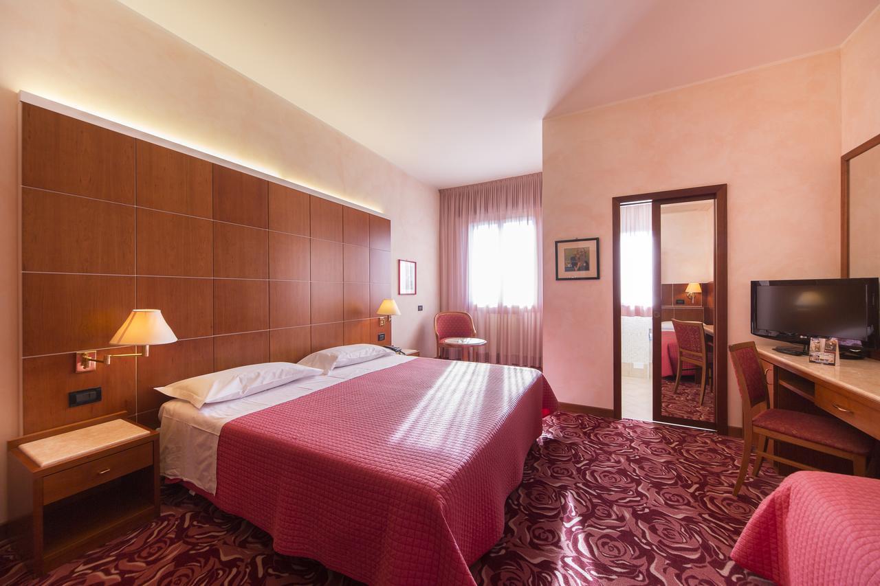 Hotel Alan Анцола дел'Емилия Екстериор снимка